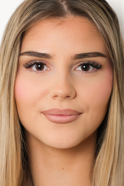 Regard avec extensions de cils posées, résultat naturel